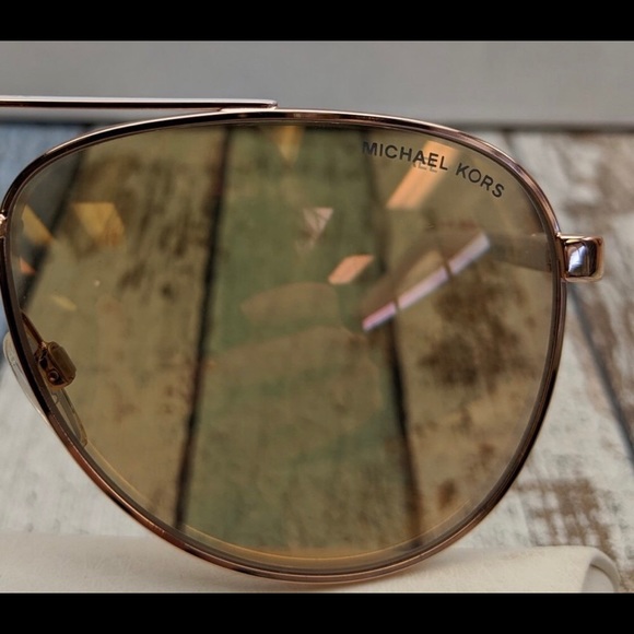 MK rose gold shade - Picture 7 of 8